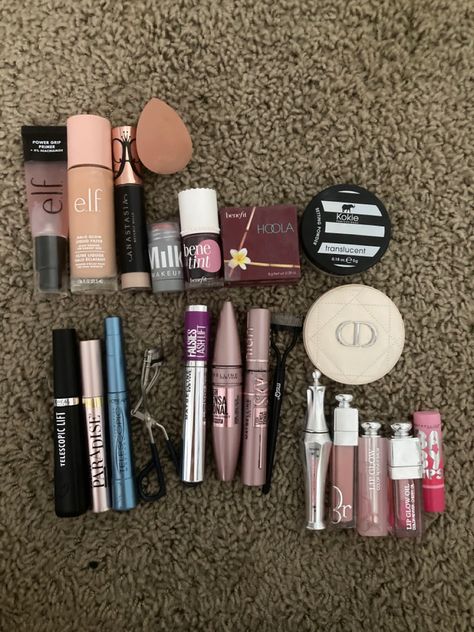 Makeup Contouring, Makeup Collection Goals, Makeup Things, Essence Makeup, Makeup Bag Essentials, Lip Gloss Collection, Makeup Help, Face Makeup Tips, Smink Inspiration