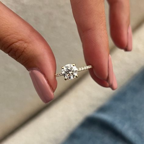 One Carrot Diamond Ring Round, 1.0 Carat Engagement Ring, Circle Engagement Rings Gold, Round Cut Engagement Rings Simple, 1 Carat Engagement Ring Round, One Carat Engagement Ring, Round Pave Engagement Ring, Circle Engagement Rings, Halo Pave Engagement Ring