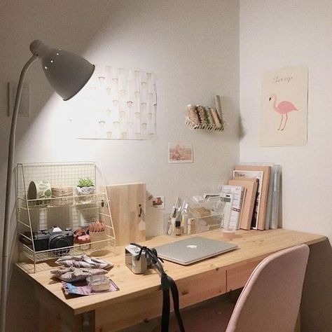 aesthetic study desk setup Aesthetic Tables, Aesthetic Study Table, Aesthetic Table, Brown Desk, Study Desk Decor, Aesthetic Study, Tumblr Rooms, Desk Inspiration, Bedroom Desk