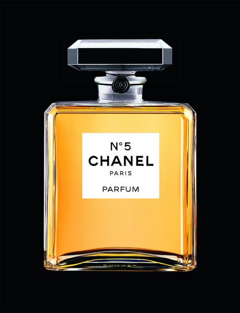 The classic French perfume, Chanel N°5 - www.MyFrenchLife.org Chanel Number 5, Chanel 5, Perfume Chanel, Parfum Chanel, Chanel N° 5, French Perfume, Chanel No 5, Chanel Perfume, Scented Oils