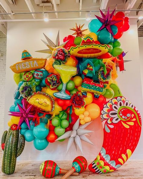 5 De Mayo Decorations Ideas, 5 De Mayo Party Ideas Decoration, Mexican Party Balloons, Mexican Balloon Garland, Mexican Wedding Balloon Arch, Cinco De Mayo Balloon Ideas, Fiesta Theme Party Balloon Garland, 5 De Mayo Party Ideas, Fiesta Balloon Arch Mexican