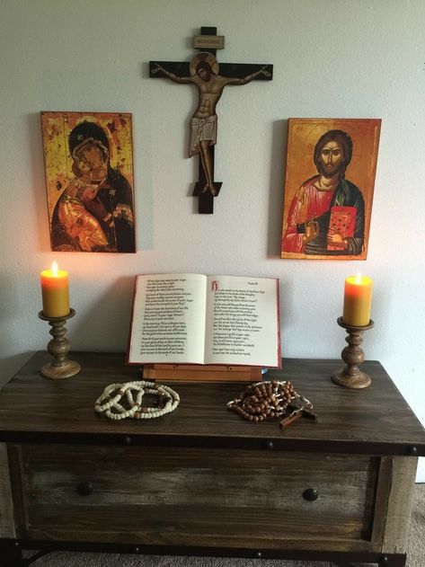 Orthodox Prayer Corner, Orthodox Home, Home Altar Catholic, Catholic Altar, Church Aesthetic, Catholic Decor, Eastern Orthodox Church, Prayer Corner, Orthodox Christian Icons