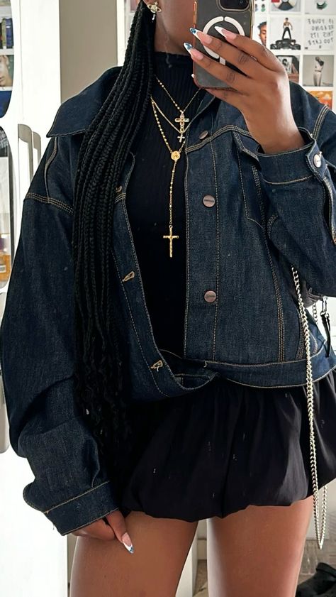 Classy Hipster Outfits, Denim One Piece Outfit, Outfit Ideas With Denim Jacket, Scholar Aesthetic Outfit, Formal Streetwear Women, Study Outfit College, Manchester Outfit, Jean Jacket Outfits Black Women, Fashion Week 23