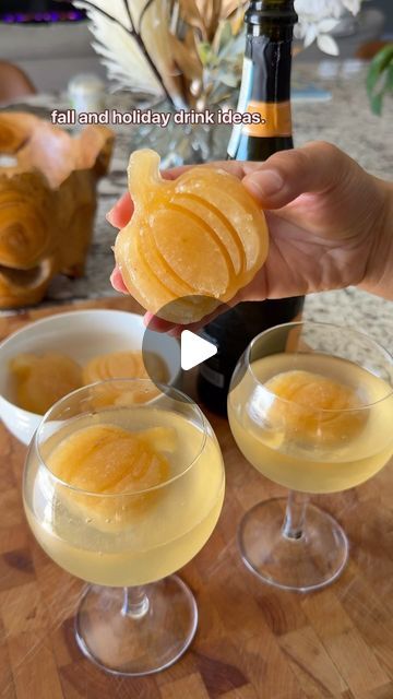 Samiya Jakubowicz on Instagram: "Apple Cider Mimosas? Say LESS 🍎🥂  Apple cider ice cubes might be my new favorite Inspo @jensgatheringnest   It’s the perfect hint of sweet but not too sweet. You can rim your glass with caramel and cinnamon sugar too.  Easy to make ahead and break out when hosting, for the perfect little fall touch 🥹  #applecidermimosas #applecider #mimosas🍾 #icecubeedits #falldrinks #icemold" Mimosa Cubes, Cider Mimosas, Apple Cider Mimosa, Say Less, Ice Molds, Fall Drinks, Holiday Drinks, Break Out, Cinnamon Sugar