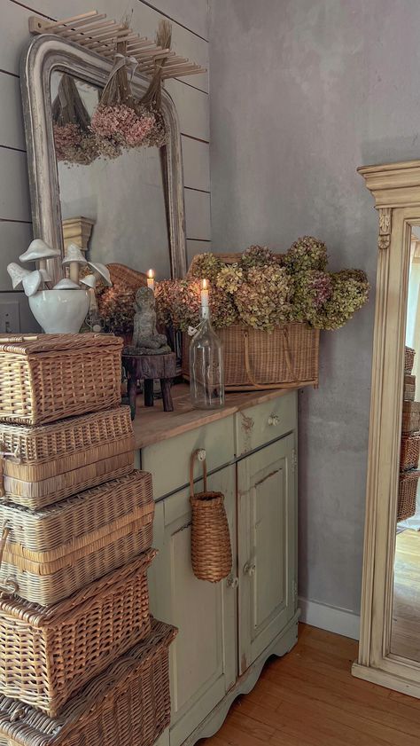 LivingCountryCottage-Ambyr (@livingcountrycottage) • Instagram photos and videos How To Display Baskets, Basket Display Ideas, Wicker Basket Decor Ideas, Decorating With Baskets, Country French Decor, Neutral Decorating, Wicker Basket Decor, Basket Decor Ideas, Goodwill Hunting