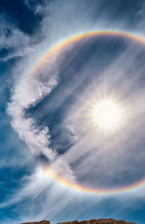 Sun halo over Lake Antermoia in the Dolomite Mountains of Italy 🇮🇹 Sun Halo, Aesthetically Pleasing, Our World, Halo, Lake, Italy, Sun, Texture, Quick Saves