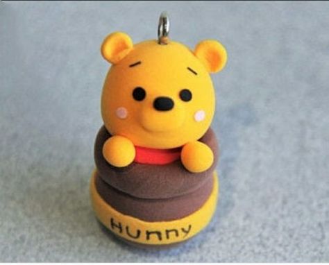 Winnie The Pooh Polymer Clay, Winnie The Pooh Clay, Disney Clay Charms, Polymer Clay Disney Charms, Polymer Clay Disney, Crea Fimo, Clay Bear, Clay Crafts For Kids, Polymer Clay Kawaii