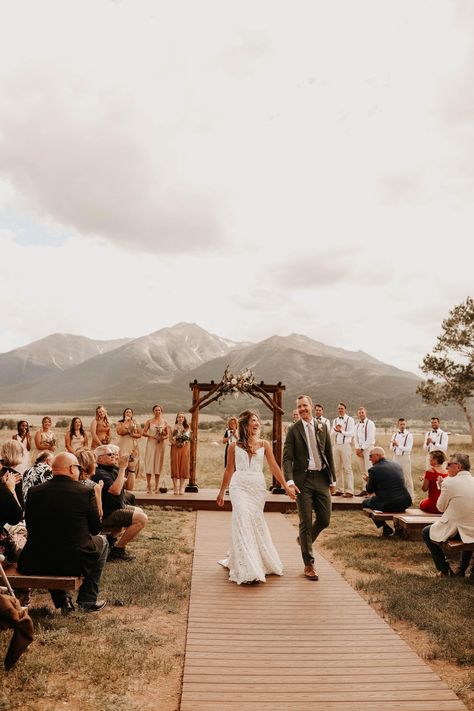 Boho Wedding Ceremony Arch, Mountain Wedding Ceremony, Photos Bridesmaids, Documentary Engagement Photos, Ceremony Outdoor, Boho Wedding Ceremony, Denver Wedding Photography, Colorado Weddings, Colorado Fall