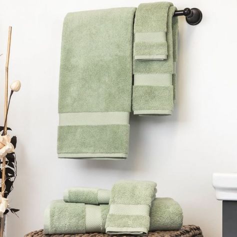 How to Fold Bath Towels Like a Hotel - Fun and Easy Folding Ideas Fold Bath Towels, How To Fold Bath Towels, Best Bath Towels, Folding Ideas, Hotel Linen, Premium Hotel, Bath Towels Luxury, How To Fold, Best Bath