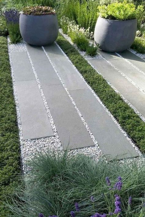 A walkway built with staggered stone strips on the grass and pots on one side giving a major design goal. The segmented part adds the definition to the garden. Courtyard Landscaping, Walkway Landscaping, Outdoor Walkway, Modern Front Yard, Small Front Yard Landscaping, Front Yard Design, Modern Garden Design, Have Inspiration, Front Yard Garden