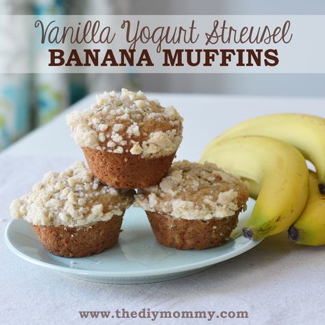 Vanilla Yogurt Streusel Banana Muffins by The DIY Mommy Vanilla Yogurt Cake, Vanilla Yogurt Recipes, Easy Banana Muffins, Yoghurt Muffins, Making Banana Bread, Instant Pot Yogurt Recipe, Homemade Yogurt Recipes, Sweet Muffins, Instant Pot Yogurt