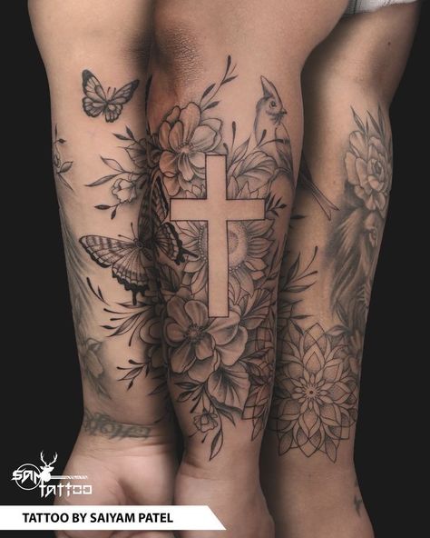 Tattoo With Cross, Pretty Cross Tattoo, Stretch Mark Tattoo, Maching Tattoos, Cowgirl Tattoos, Mark Tattoo, Christian Sleeve Tattoo, Cross Tattoos For Women, Saved Tattoo