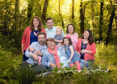 Navy And Coral Family Pictures, Navy Family Pictures, Family Photo Colors, Navy Families, Color Coordination, Family Portrait Poses, Teal Coral, Family Beach Pictures, Navy Outfit