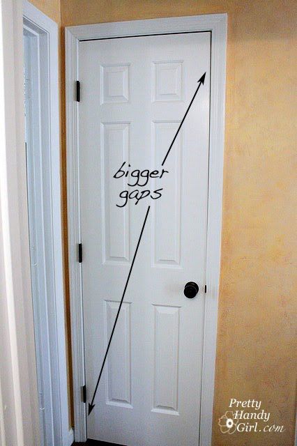 big-gaps-in-door-frame Home Fix, Diy Christmas Decorations, Door Repair, Diy Home Repair, Diy Repair, Home Repairs, Diy Home Improvement, Interior Doors, Repair And Maintenance