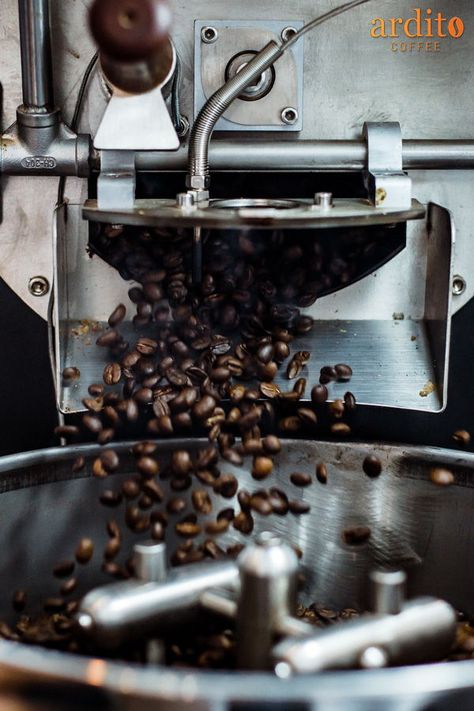 Coffee Roastery, Coffee World, Natural Coffee, Coffee Photography, Quality Coffee, Speciality Coffee, Coffee Cafe, Coffee Roasters, Mini Desserts