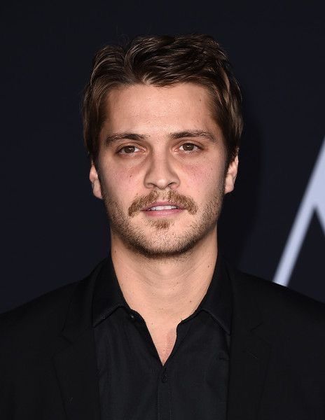 Luke Grimes Selfie, Luke Grimes Selfie Photo, Kayce Dutton, Grimes Music, Chad Lowe, Kelsey Asbille, Lombardi House, Gil Birmingham, Wes Bentley