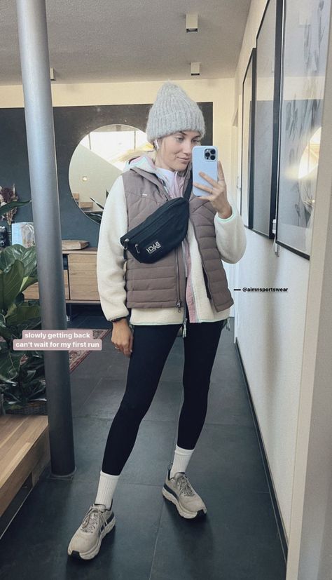 Puffer Gilet Outfit, Gilet Outfit, Puffer Gilet, Sporty Looks, 2024 Fashion, Outfits With Leggings, Everyday Outfits, Trekking, Pretty Outfits