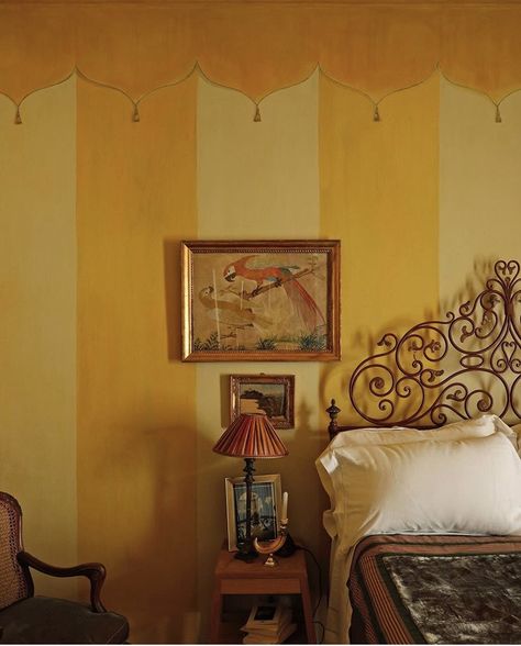 Provence House, Rococo Interior, Yellow Ceiling, Minimalist Inspiration, Yellow Room, Yellow Interior, Yellow Bedroom, Stripes Wallpaper, Bunk House