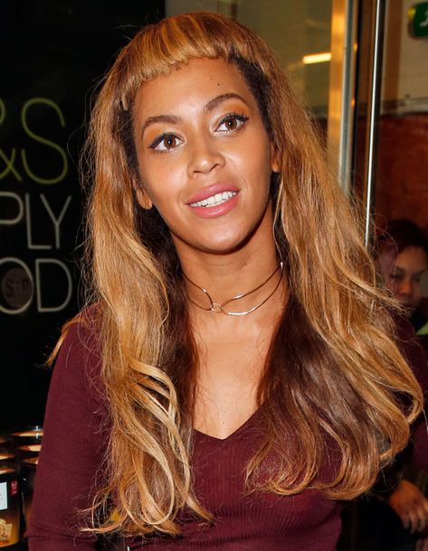 Beyoncé Debuts Super Short Bangs in Paris?Do You Think It's a Wig? | E! Online Mobile Front Bangs Hairstyles, Beyonce Wig, Celebrity Bangs, Very Short Bangs, Beyonce Hair, Cool Hairstyles For Girls, Long Face Shapes, Short Bangs, Haircut Inspiration