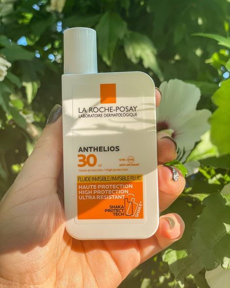 Aesthetic Sunny Day, Skincare Summer, Sensitive Skin Care Routine, Dry Skincare, Sun Projects, Clear Skin Tips, Glowing Skincare, Summer Skincare, Sunscreen Spf 50