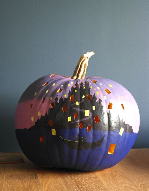 Taken from a scene in the Rapunzel-inspired movie, this pumpkin decor will help you see the light. Decorated Gourds, Pumpkins Painting, Magical Halloween, Creative Pumpkin Carving, Disney Pumpkin, Halloween Pumpkins Painted, Painted Pumpkin, Creative Pumpkins, Pumpkin Carving Templates