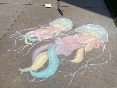 Underwater Chalk Art, Chalk Sea Animals, Chalk Art Ocean, Street Chalk Art Ideas, Under The Sea Chalk Art, Ocean Chalk Art, Chalk Jellyfish, Chalk Inspiration, Street Chalk Art