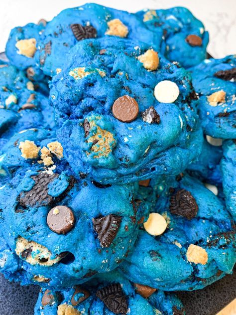 Moster Cookies, Cookie Monster Cookies, Monster Cookies Recipe, Cookie Monster Cake, Blue Cookies, Cake Mix Cookie Recipes, Monster Cake, Vanilla Cake Mixes, Universal Language