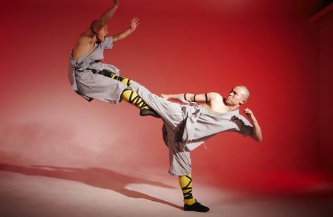 Shaolin Monastery, Chinese Incense, Shaolin Monks, Chinese Kung Fu, Shaolin Kung Fu, Japan Traditional, Chinese Martial Arts, Hair Raising, Dynamic Poses