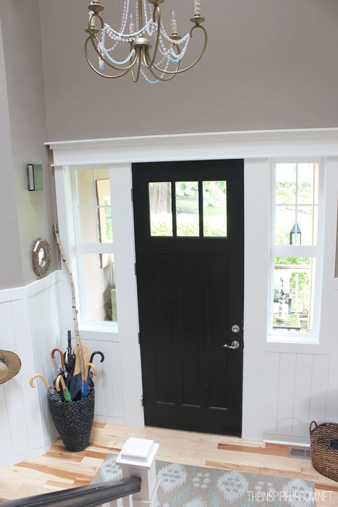 Black door with white molding Black Front Door Interior, Black Entry Doors, Interior Art Deco, Black Interior Door, Interior Front Door, Black Front Door, Front Door Interior, Best Front Doors, Black Interior Doors