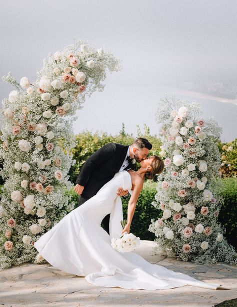 Ocean View Wedding, Floral Backdrops, Cliff Side, Classic Wedding Inspiration, Wedding Floral Design, Floral Arch Wedding, Wedding Stills, Wedding Ceremony Arch, Arch Flowers