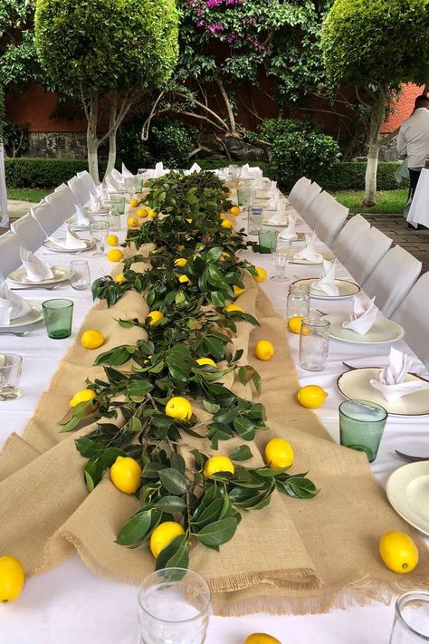 Lemon Themed Party, Lemon Themed Bridal Shower, Italian Dinner Party, Italian Party, Italian Theme, Tafel Decor, Dinner Party Summer, Table Setting Decor, Dinner Table Decor