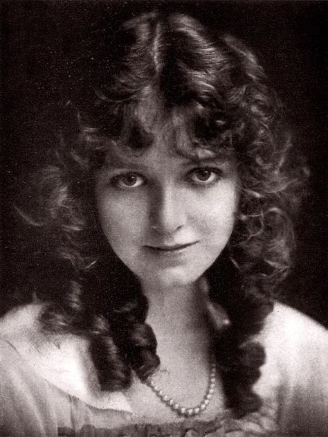 Silent Screen Stars, Lillian Gish, Silent Film Stars, Classic Movie Stars, Most Popular Movies, Film Star, Silent Movie, Silent Film, Old Hollywood Glamour