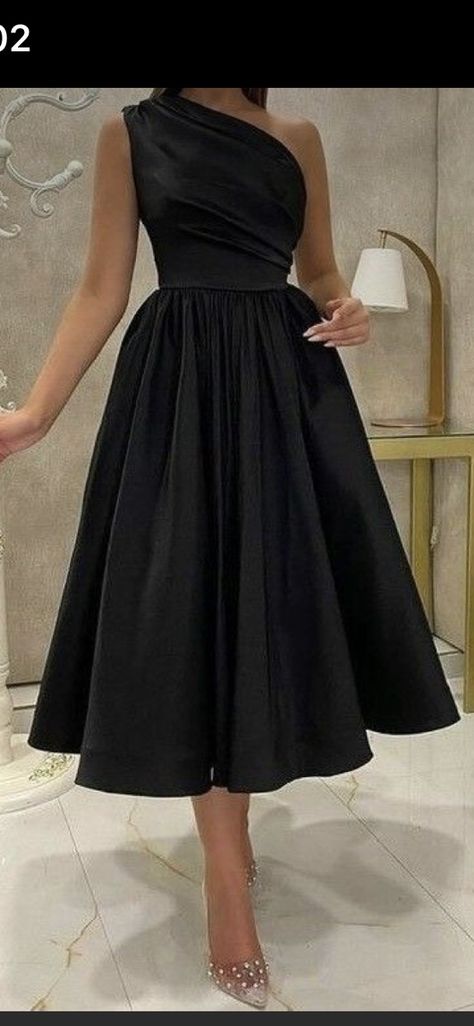 Classy Cocktail Dress Elegant, Evening Dresses Short Classy, Black Cocktail Dress Classy, Cocktail Dress Elegant, Islamic Fashion Dresses, Classy Short Dresses, Cocktail Dress Classy, Wedding Outfits For Women, Pleated Party Dress