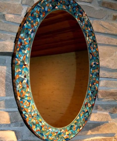 Hermoso ❤️ Stained Glass Mosaic Mirror, Glass Mosaic Mirror, Mosaic Mirror Frame, Mosaic Mirrors, Mosaic Frame, Making Stained Glass, Mirror Ideas, Mosaic Pieces, Mosaic Mirror