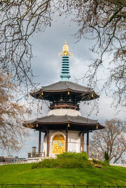 The Peace Pagoda in Battersea Park, SE London Battersea Park, London Travel Guide, London Bucket List, London Buildings, London Vibes, Gardens Of The World, Film Locations, Beautiful London, London Summer