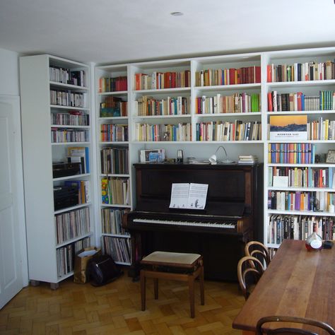 Piano Bookshelf Wall, Piano Bookcase Wall, Piano Library Wall, Built In Bookshelves Around Piano, Built In Shelves Around Piano, Pianino In Living Room, Shelves Around Piano, Piano And Bookshelves, Built Ins Around Piano