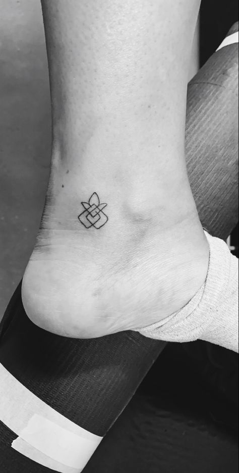 Sa Tattoos For Women, Tattoo For Sa Survivors, Minimalist Fine Line Tattoo, Dv Tattoos For Women, Small Survivor Tattoo, Survivor Tattoos, Tiny Medusa Tattoo, Tattoos For Sa Survivors, Small Medusa Tattoo