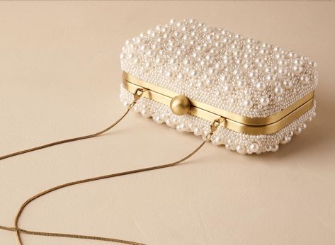 Fancy Clutch Purse, Women Attire, Bridal Clutch Purse, Fancy Clutch, Wedding Types, Bridal Handbags, Clutch Bag Wedding, Straw Clutch, Bridal Heels