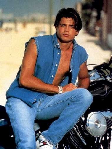 Shameless Fashion, David Charvet, Baywatch, Long Black Hair, Levis 501, Mirrored Sunglasses Men, Leather Watch, Mirrored Sunglasses, Long Hair Styles