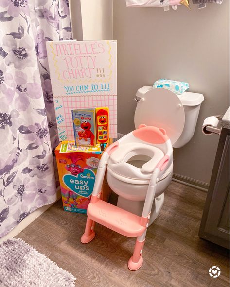 Step Stool Diy, Pampers Easy Ups, Toilet Step, Toddler Toilet, Potty Training Seats, Kids Potty, Potty Seat, Kids Daycare, Kids Bathroom