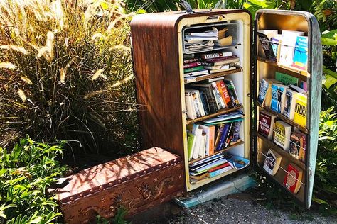 Street Libraries of Brisbane Little Free Library Plans, Community Service Ideas, Street Library, Myanmar Art, Lending Library, Mini Library, Community Library, Book Exchange, Dream Library