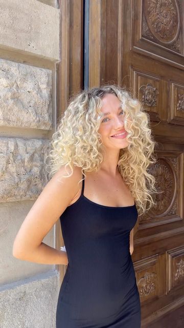 - Check more at https://howcandothis.com/hairstyleideas/85587/ Blonde Curly Hair Natural, Braid Hairstyles For Long Hair, Short Blonde Curly Hair, Box Braid Hairstyles, Long Blonde Curly Hair, Highlights Curly Hair, Blonde Curly Hair, Hairstyles For Girls, Colored Curly Hair