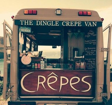 Crepe Food Truck, Crepe Food, Wedding Catering Buffet, Foodie Wedding, Food Truck Catering, Catering Buffet, Winter Wedding Favors, Themed Food, Photo Keyrings