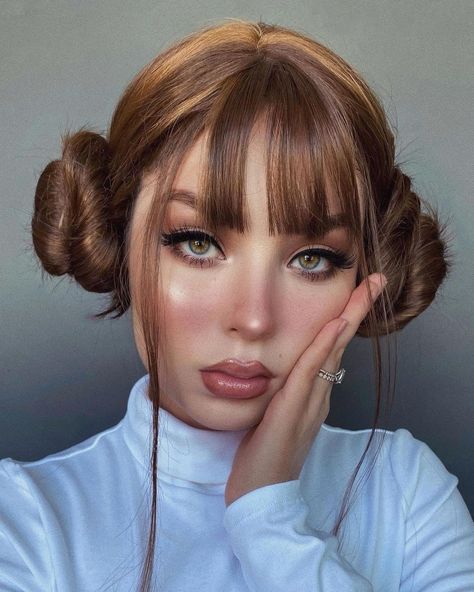 1950s Hairstyles For Long Hair, Princess Leia Cosplay, Star Wars Hair, Star Wars Makeup, Princess Leia Hair, Disney Princess Makeup, Baby Girl Hairstyles Curly, Vintage Hairstyle, Leia Costume