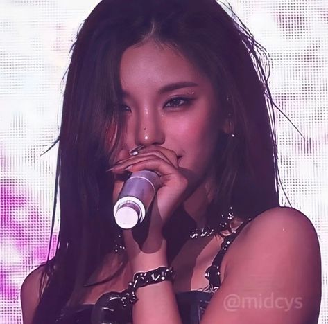 Yeji Icon, Toro Inoue, Y2k Posters, Hot Kpop, Kpop Couples, Itzy Yeji, Hottest Pic, Kpop Girl Groups, Follow For More