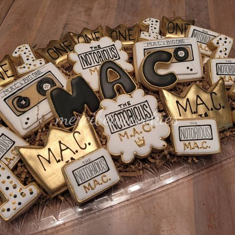 Retro Notorious BIG cookies by @Mercibeaucookies Notorious Big One Birthday Cupcakes, Notorious One Cookies, Notorious One Birthday Cake, Notorious Big One Birthday Cake, Notorious Big One Birthday, Diy 1st Birthday Decorations, Baby First Birthday Themes, First Birthday Cupcakes, Big Cookie