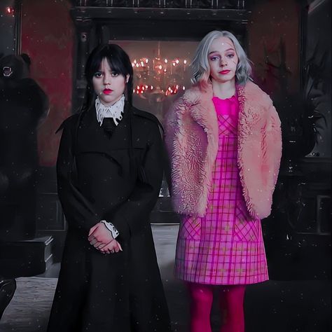 ...Wednesday addams and Enid sinclair icon🖤💕... Wednesday Enid Sinclair, Enid Sinclair Icon, Wednesday Addams And Enid Sinclair, Wednesday Addams And Enid, Wednesday Addams Outfit, Wednesday And Enid, Wednesday Memes, Family Themed Halloween Costumes, Wednesday Addams Dress