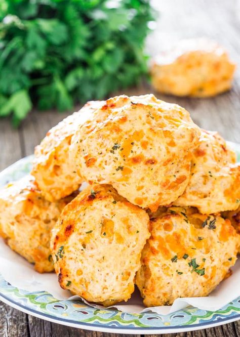 Copycat Red Lobster Cheddar Bay Biscuits - Jo Cooks Red Lobster Bread, Red Lobster Cheddar Bay Biscuits Recipe, Biscuits Cheddar, Guest Recipes, Copycat Red Lobster, Butter Rolls, Red Lobster Cheddar Bay Biscuits, Red Lobster Biscuits, Baking Healthy