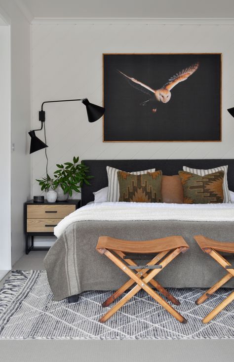 With a subtle military theme in this men's bedroom in the campaign stools, army style blanket and the khaki kilim cushions, it all comes together in a subtle way. With a modern black wall lamp, the impressive large scale owl wall art and peel-and-stick canvas wallpaper, black bedhead and grey rug, it comes together well. Check out the full masculine bedroom makeover by clicking on the pin. Bedroom Masculine, Bedroom Upgrades, Masculine Room, Man Bedroom, Frame Tutorial, Bedroom Ideas For Men, Mens Bedroom Decor, Diy Interior Decor, Masculine Bedroom