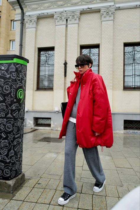 Red Puffer Outfit, Red Puffer Jacket Outfit, Winter Outfits Red, Puffer Coat Outfit, Puffer Outfit, Puffer Jacket Outfit, Red Puffer Jacket, Red Puffer, Jacket Outfit